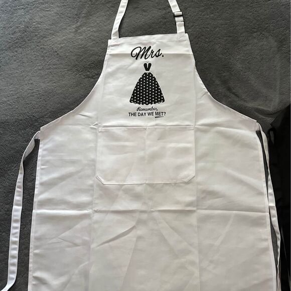 NEW Couples Mr and Mrs Aprons (Perfect for Engagement/ Wedding Gift) - Picture 3 of 6